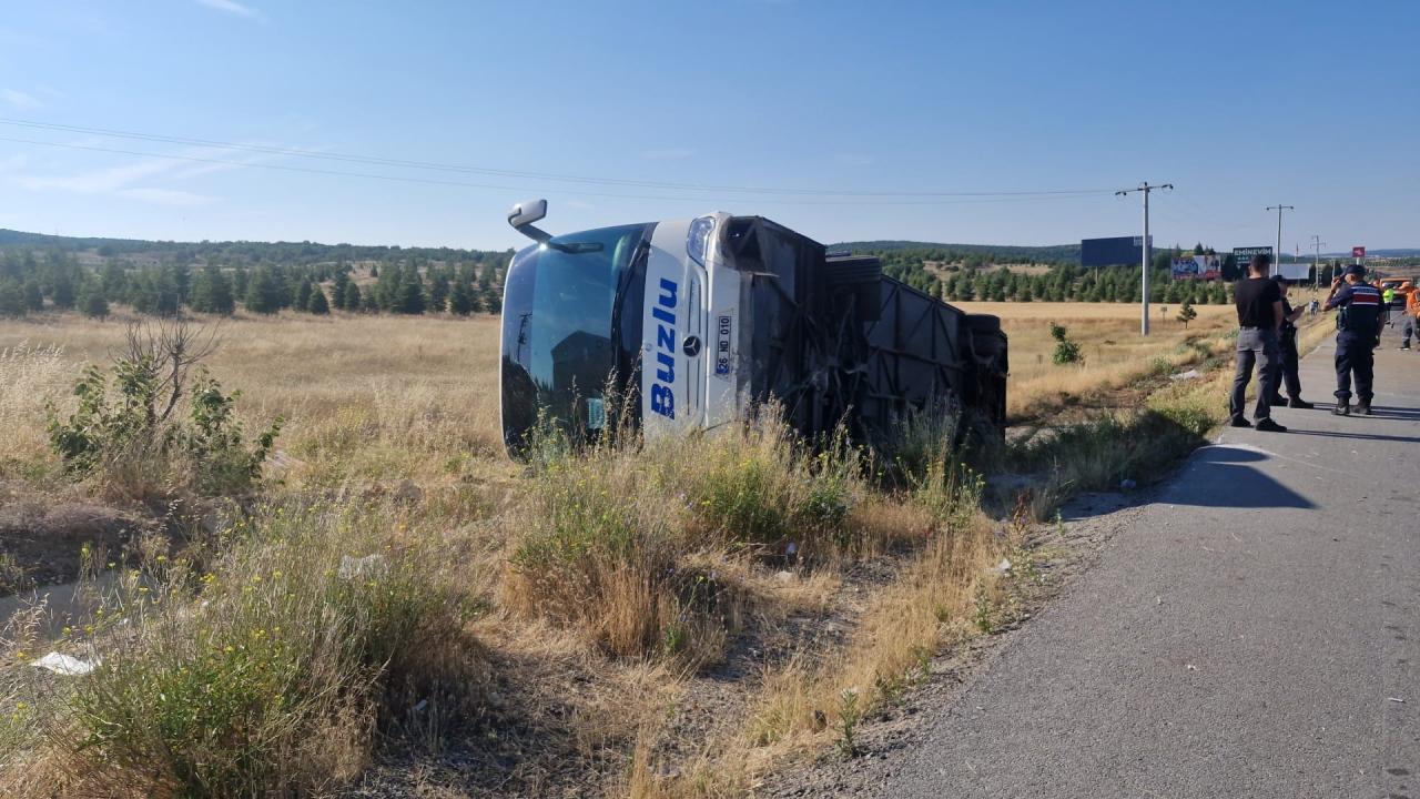 Eskisehirde yolcu otobusu sarampole devrildi cok sayida yarali var iqQKOcUE